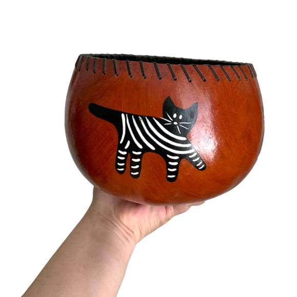 Vintage Handmade Large Gourd Bowl with Black Cats 5” Tall - Picture 7 of 10